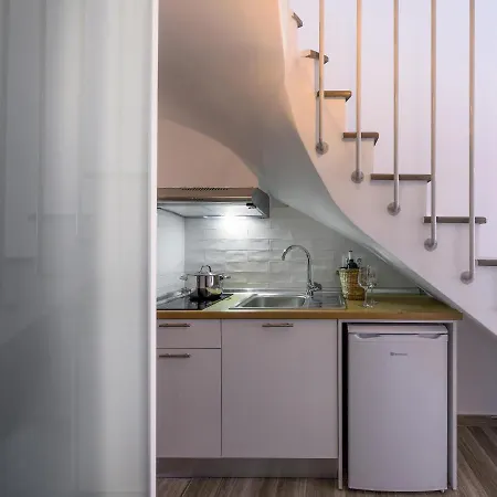 Ellie's Studios-apartments * Никити