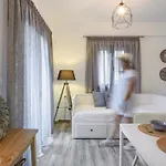 公寓 Ellie's Studios-apartments