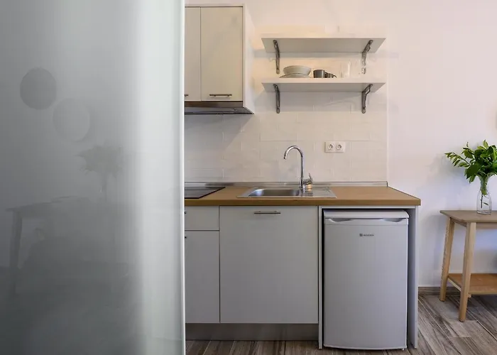 Ellie's Studios-apartments * 니키티